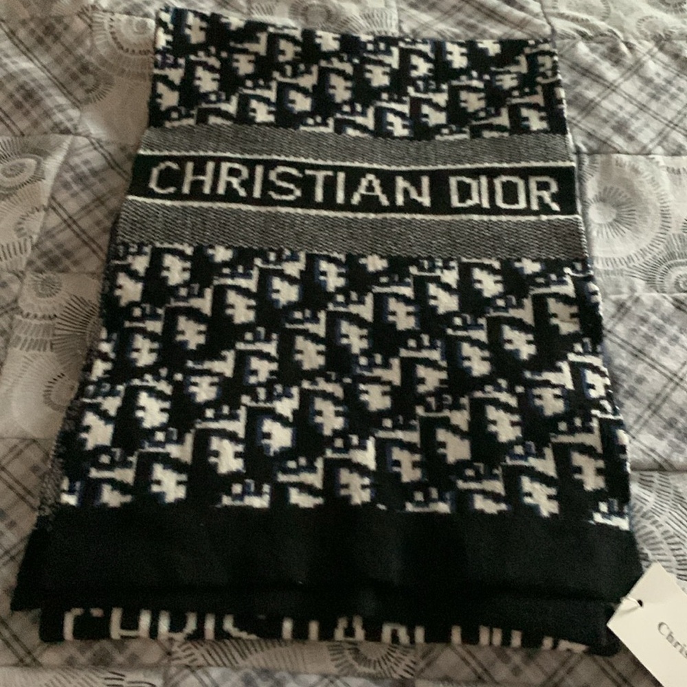 Christian Dior Black and White Scarf - Picture 6 of 7
